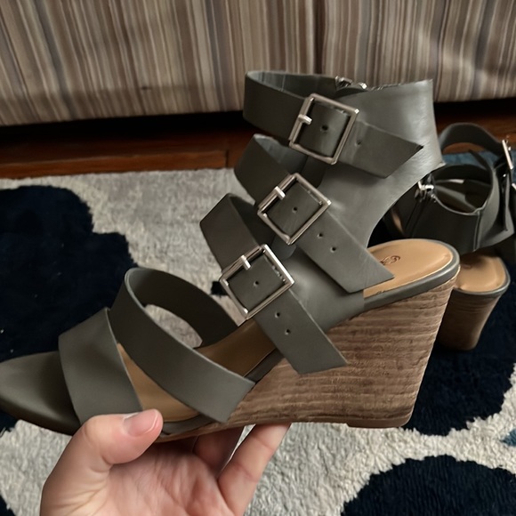 Gray Crown Vintage Strappy Wedges Size 6 - Picture 6 of 9